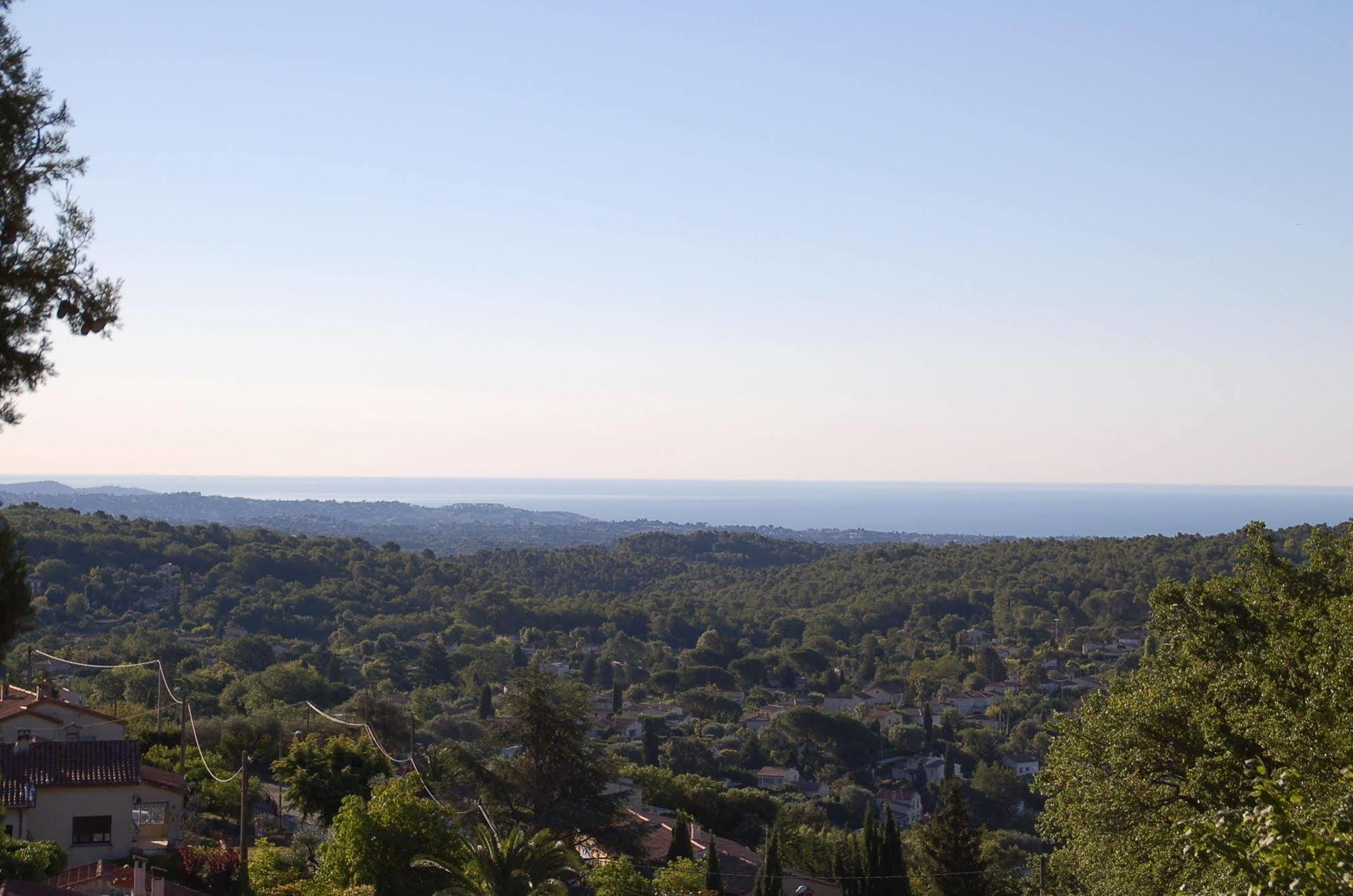 Le Mazet De Tourrettes Bed & Breakfast Exterior photo