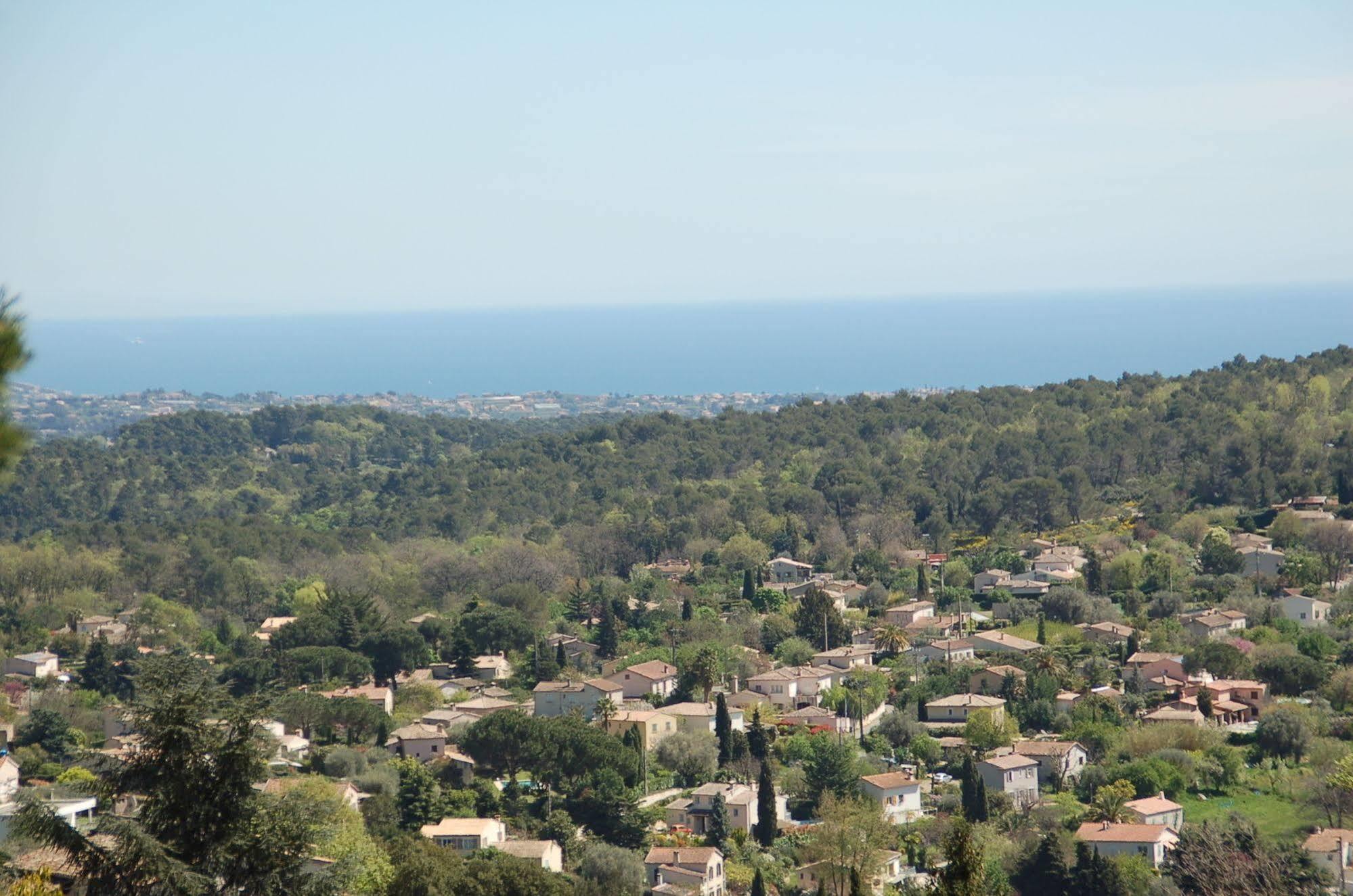 Le Mazet De Tourrettes Bed & Breakfast Exterior photo