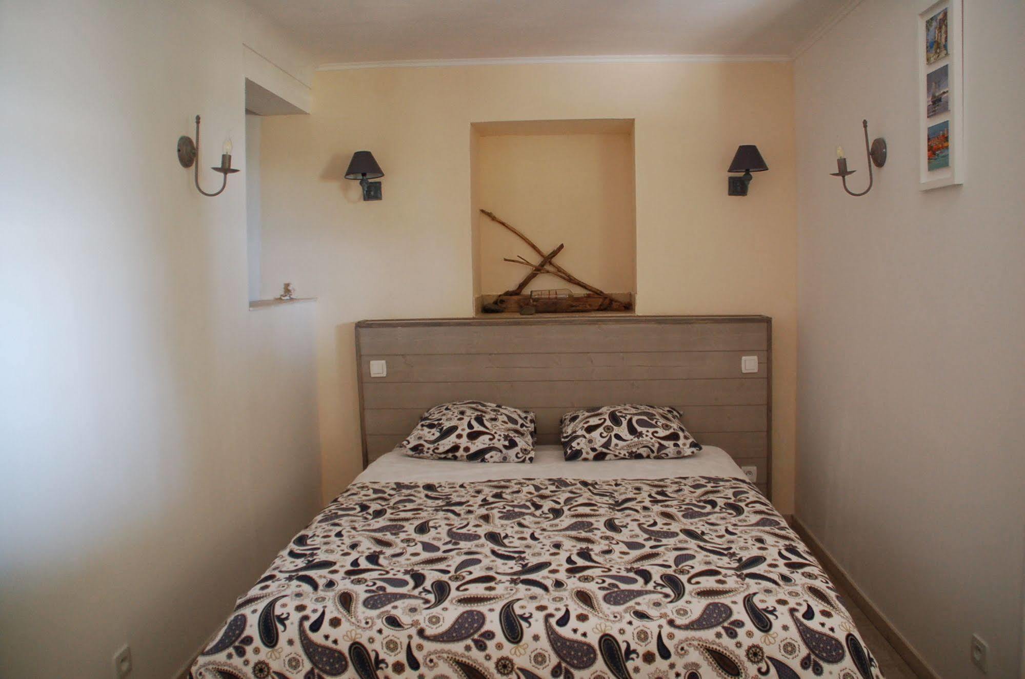 Le Mazet De Tourrettes Bed & Breakfast Exterior photo
